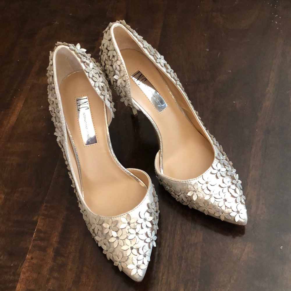 Metallic I.N.C pumps never worn